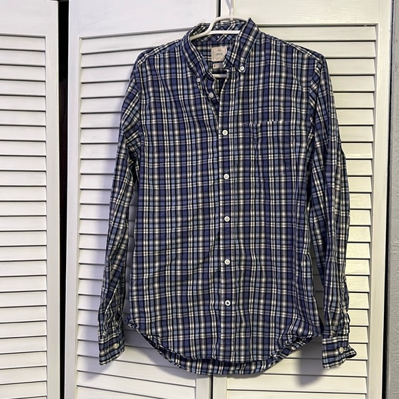 GAP Other - Gap Men’s blue long sleeve plaid button down shirt. Excellent condition. Size M‎